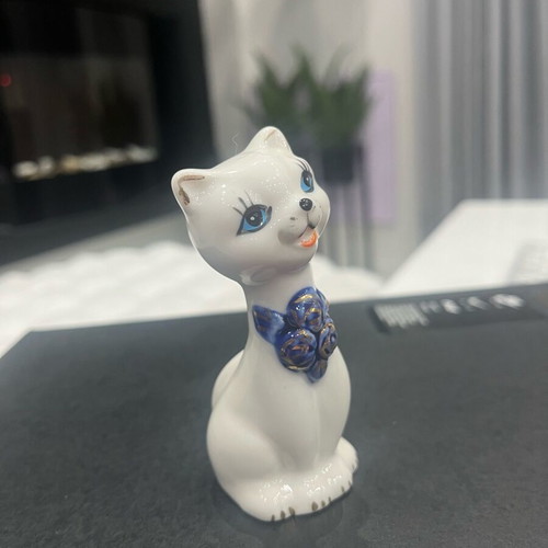 Ceramic cat miniature like new