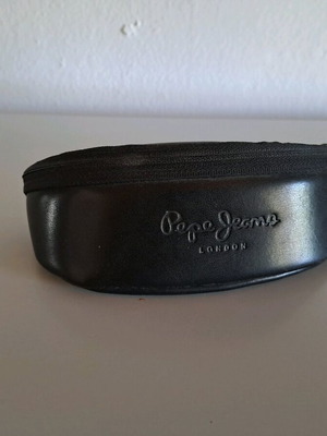 Glasses case used with cleaning cloth gift