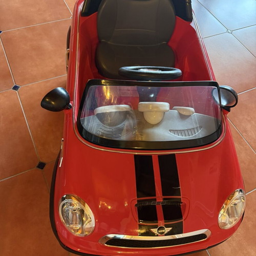 Mini Cooper electric ride-on car like new with remote control