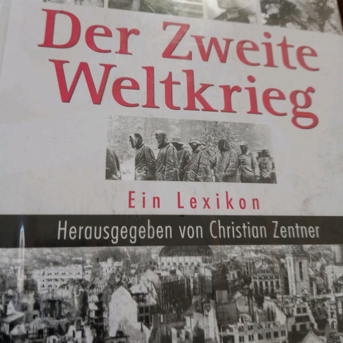 Collection of books about Hitler and Nazis like new, in German