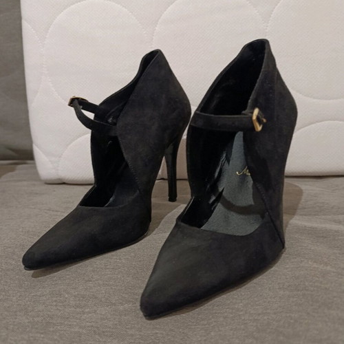Black bootie style pumps size 37 like new