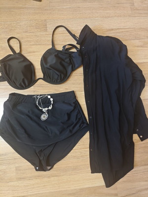 Black beach set with pearl jewelry like new