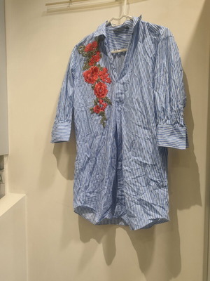 Zara shirt small with lace floral design, like new, 3/4 sleeve