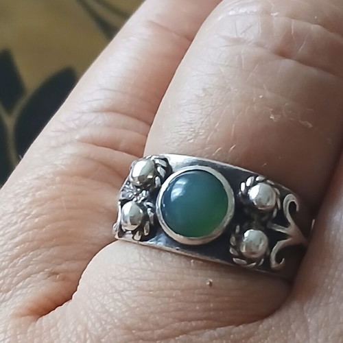 Silver 925 ring with jade stone, size 17mm like new