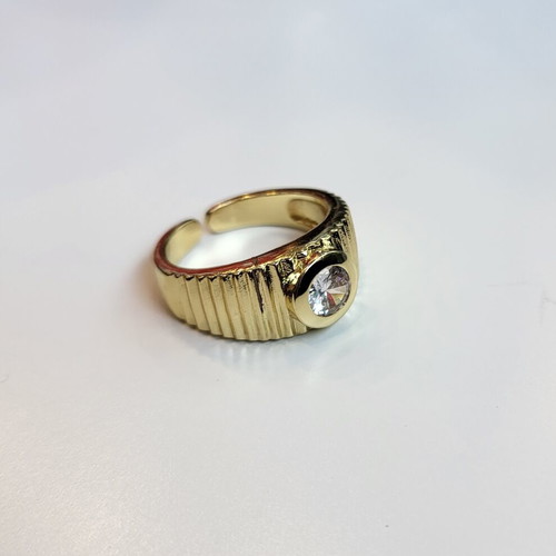 Gold-plated ring with white crystal new, adjustable size