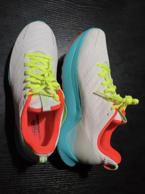 Saucony Endorphin Shift αθλητικά παπούτσια καινούργια, μέγεθος 42, άσπρο τιρκουάζ