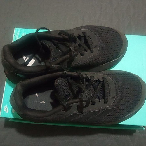 Παιδικά υποδήματα Adidas αθλητικά σαν καινούργια, νούμερο 33,5 μαύρα