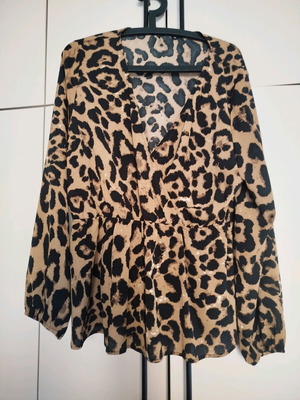Blouse with leopard print like new, black and yellow