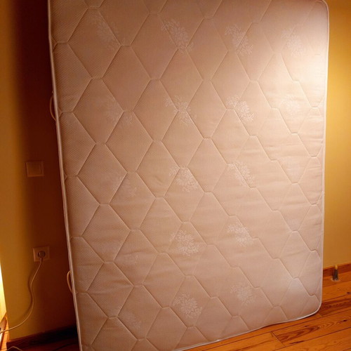 Double mattress used 157×200 cm with protective cover