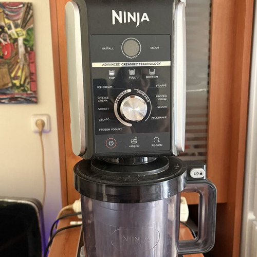 Ninja Deluxe ice cream maker like new with container