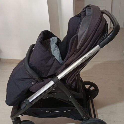 Inglesina Aptica stroller like new with footmuff and rain cover