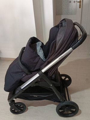 Inglesina Aptica stroller like new with footmuff and rain cover