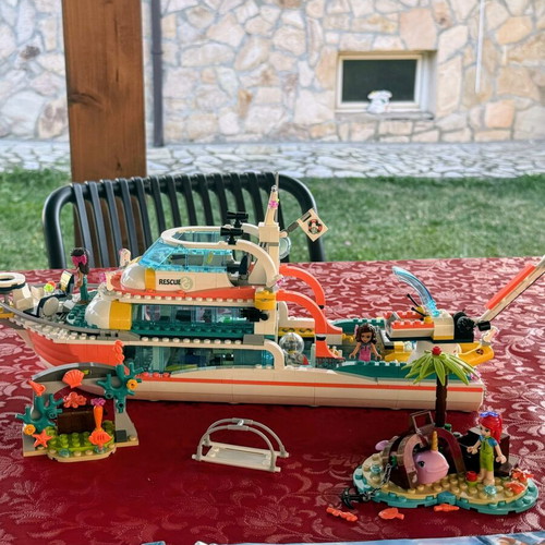 LEGO Friends Rescue Mission Boat used, 908 pieces, 4 minifigures