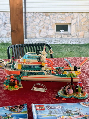 LEGO Friends Rescue Mission Boat used, 908 pieces, 4 minifigures