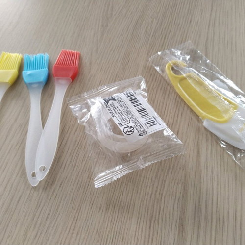 Kitchen set of 5 pieces with silicone tools and adhesive tape