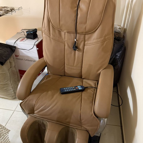 Massage chair like new, fully functional