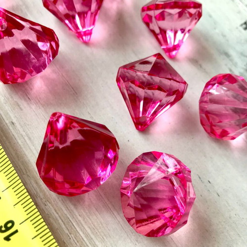 Diamond-shaped polygonal beads fuchsia pink, 10 large, like new