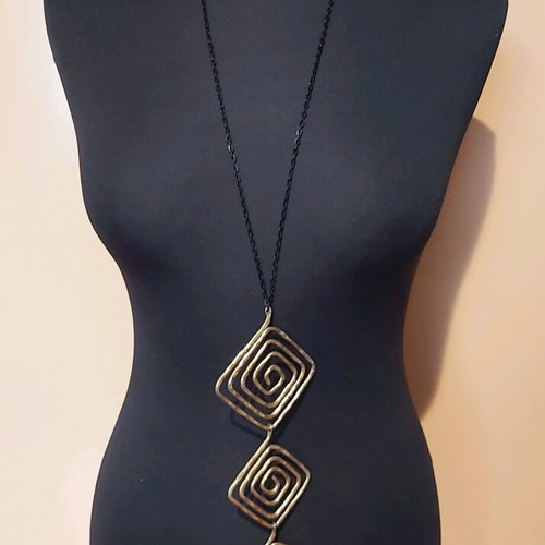 Metal necklace like new, long, gold with black chain