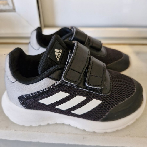 Adidas baby sneakers size 21 like new