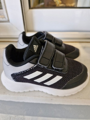 Adidas baby sneakers size 21 like new