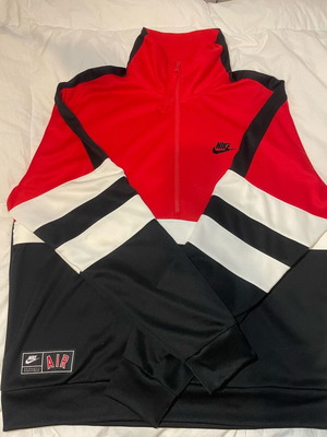 Nike Air Half Zip in excellent condition, size Medium, black and red