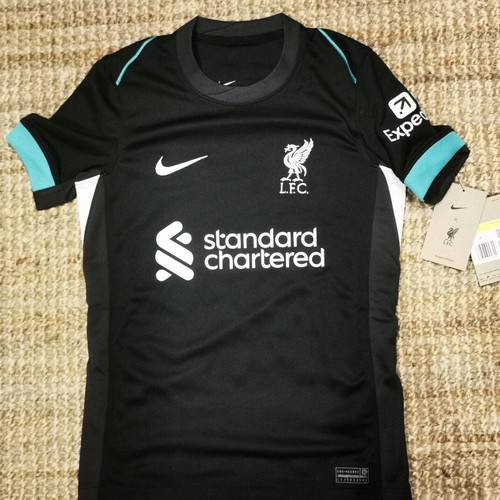 Liverpool FC Nike Kids Jersey new with tags, size S