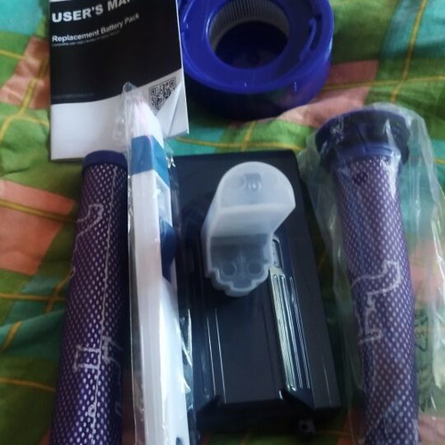 Dyson V8 Battery 21.6 V new with accessories
