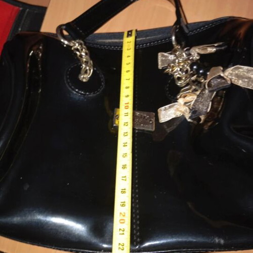 Patent leather handbag in excellent condition with removable decoration