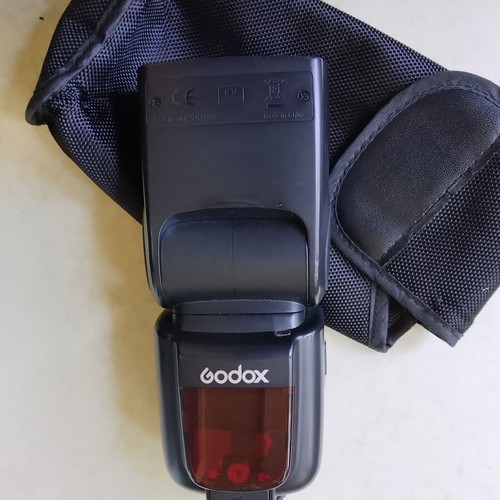 Godox TT685-C Flash for Canon used with rechargeable batteries