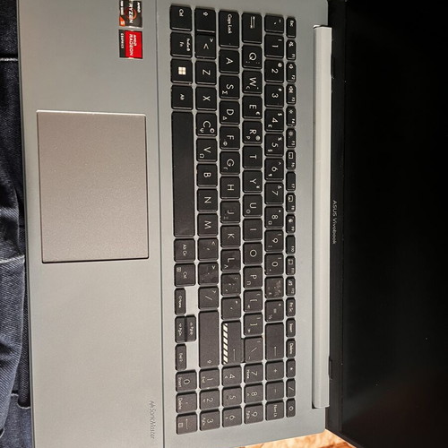 Asus Vivobook Go 15 laptop like new, AMD Ryzen 5 7000 series, Radeon graphics