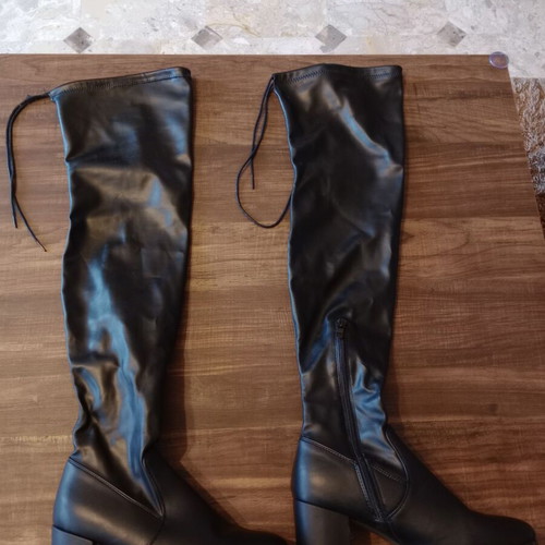 Tall boots size 40 like new, black with laces and zipper