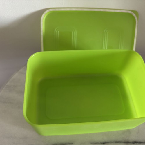 Tupperware bowl 2.9 liters