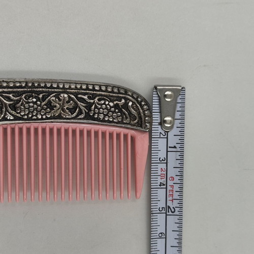TsaTsara comb by Ioannis Douatzis like new, folk art sculpture