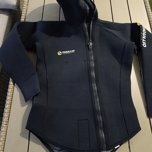 Diving suit set like new, 5mm thickness with gloves and socks