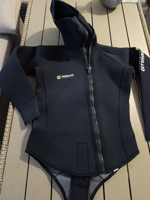 Diving suit set like new, 5mm thickness with gloves and socks