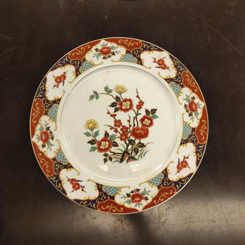 Decorative porcelain plate used, made in Japan, 27.6 cm