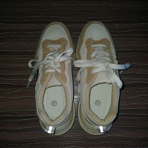 Women's athletic shoes used, size 37, beige
