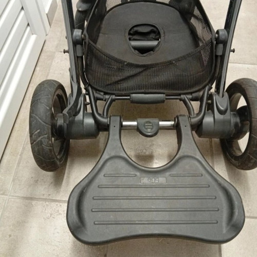 Egg 2 in 1 stroller and carrycot like new with detachable luggage and cup holder
