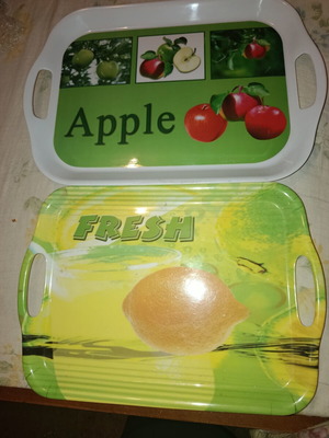 Plastic trays like new, set of 2