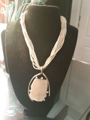 Necklace like new, beige