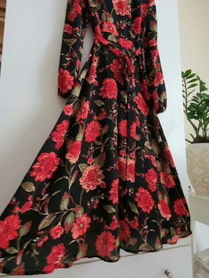 Floral dress new, size S, multicolored