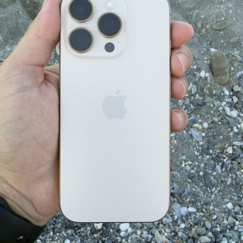 iPhone 16 Pro dessert titanium like new, 128GB, 20+ MP camera