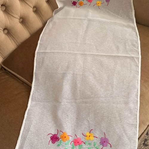 Embroidered floral table runner, white, 84x38 cm