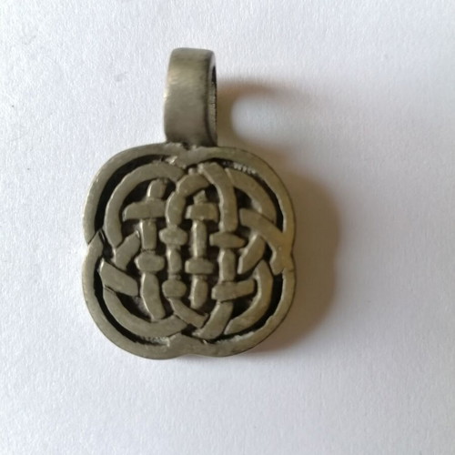 Metal pendant with squared Celtic design new
