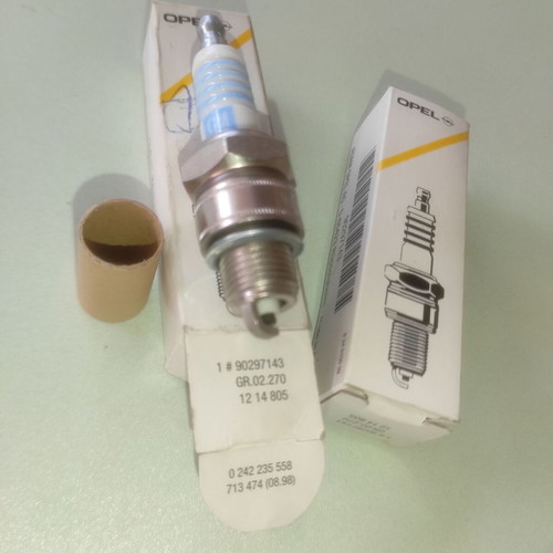 Opel GM 90297143 Bosch WR7BC Spark Plugs like new, set of 2
