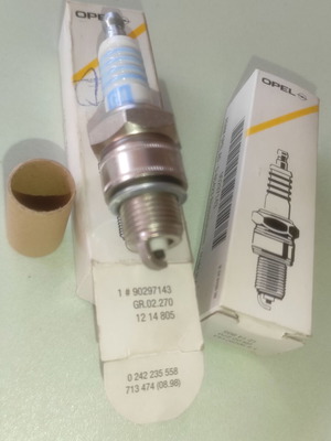 Opel GM 90297143 Bosch WR7BC Spark Plugs like new, set of 2