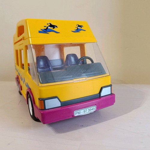 Playmobil camper used with missing parts and breaks