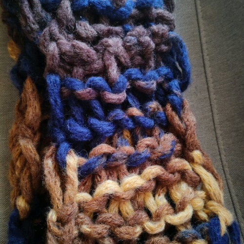 Multicoloured scarf like new, closed neck style