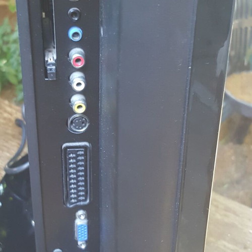 F&U FDH2464FHD 24 inch TV with built-in DVD player like new