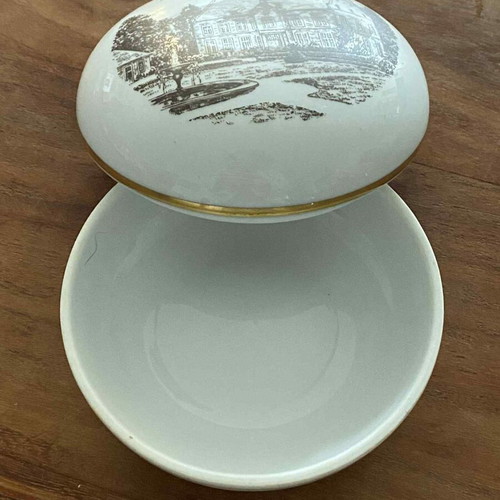 Porcelain box Fustenber like new with gold detail